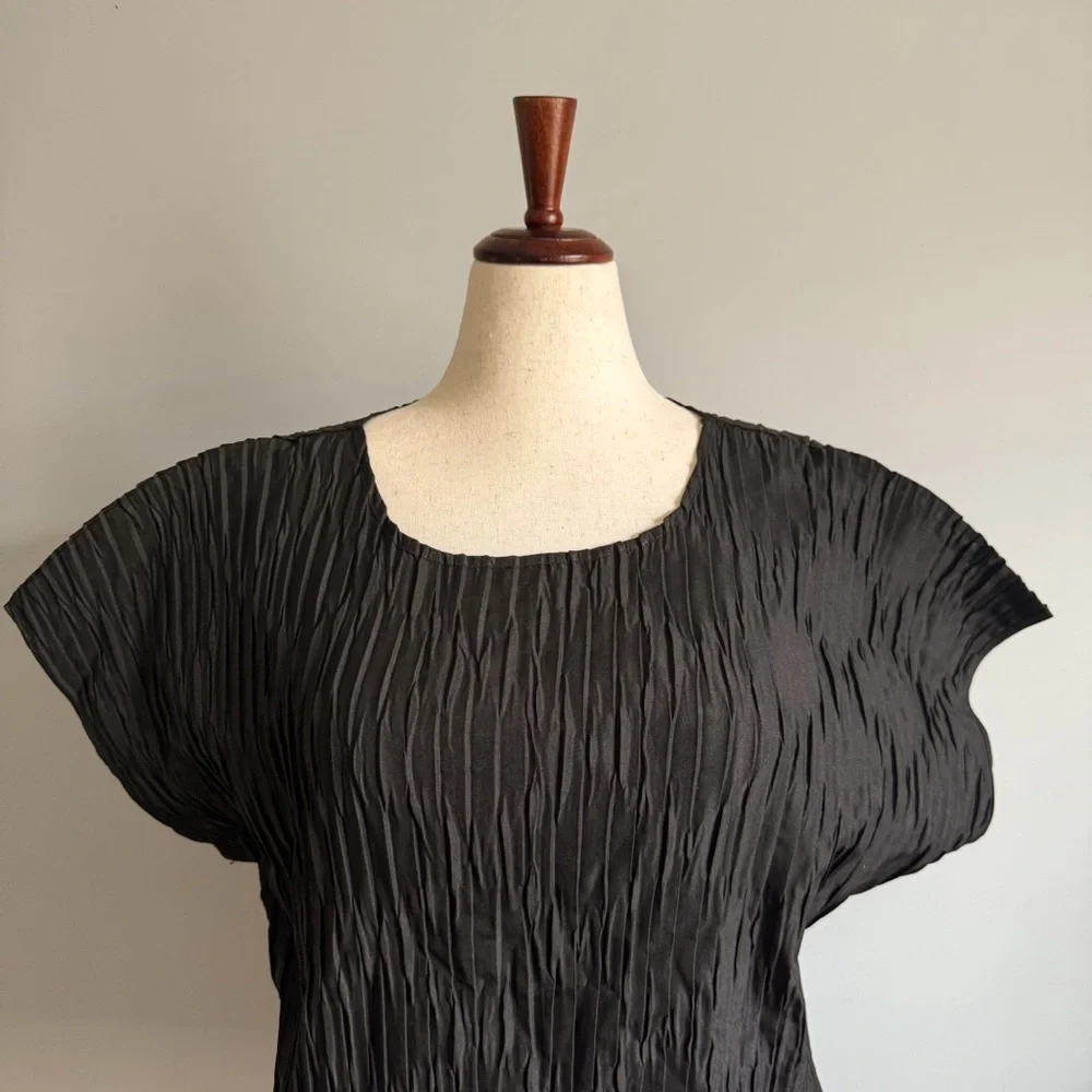 Black Pleated Women's Top - Picture 3 of 4